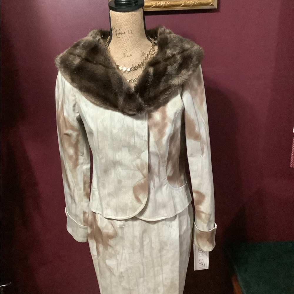 Lauren Taylor 4pc skirt suit with removable fur collar.